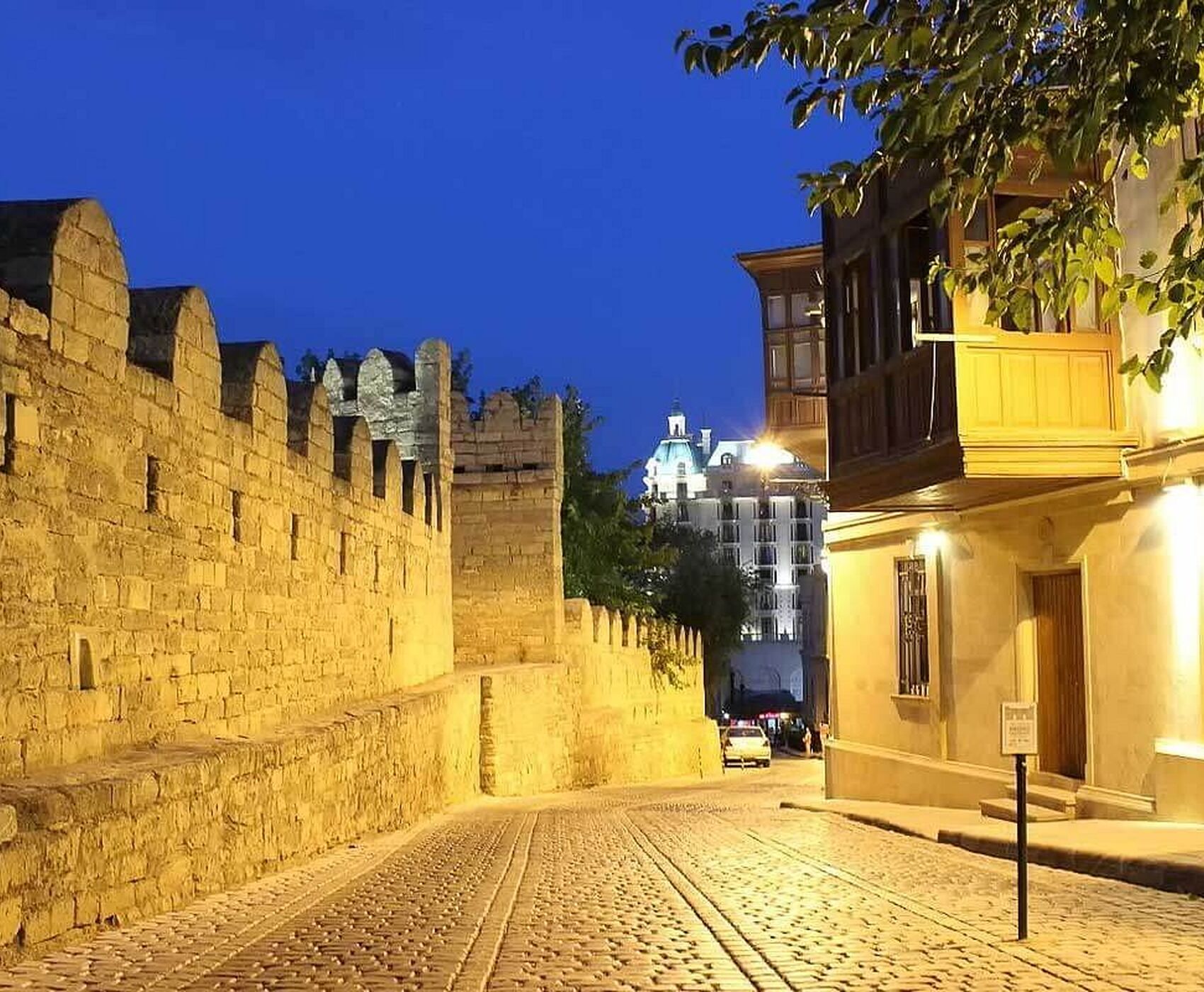 ANTALYA'DAN DİREKT UÇUŞLU BAKÜ  AZERBAYCAN